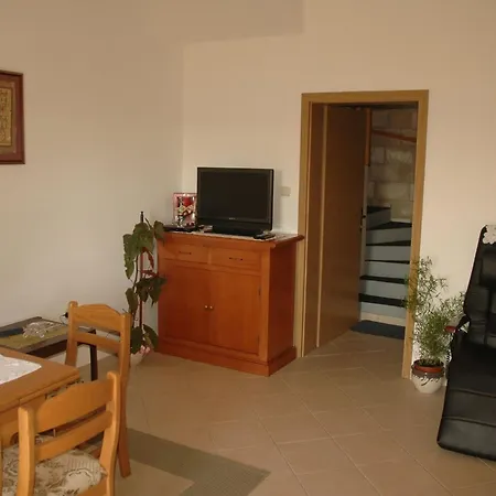 Vukorep - Two Bedroom With Terrace And Field View